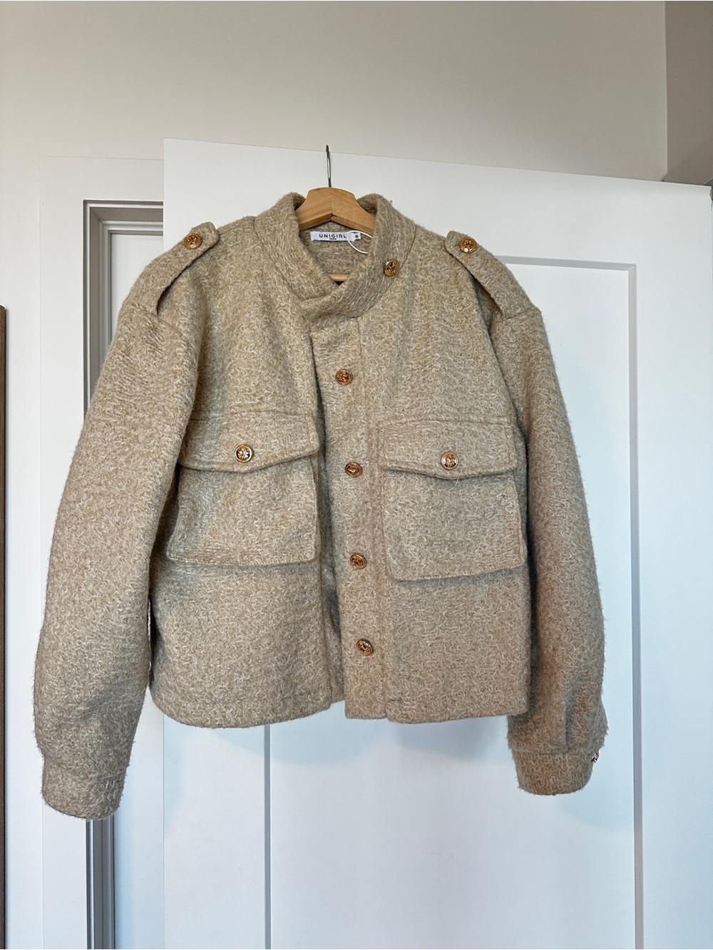 Women’s cropped jacket with elegant gold details